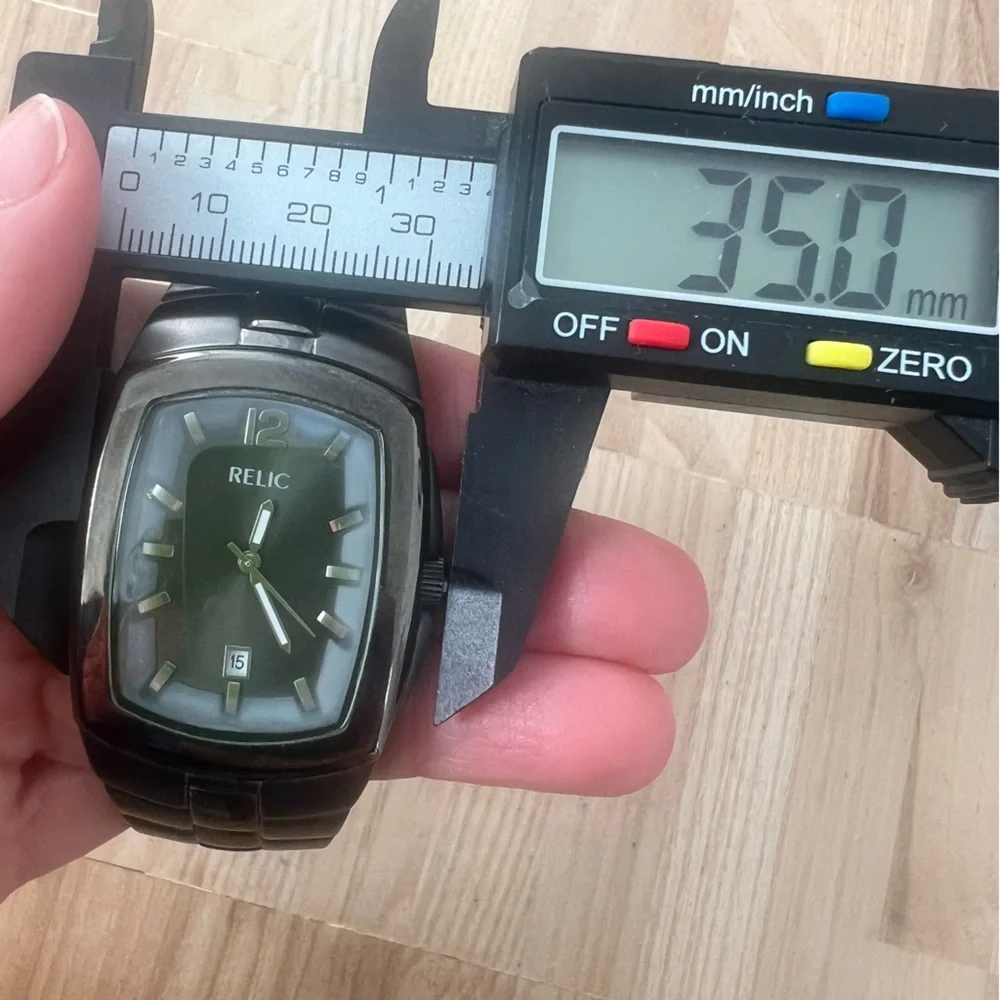 Relic mens rectangular black watch NEW BATTERY